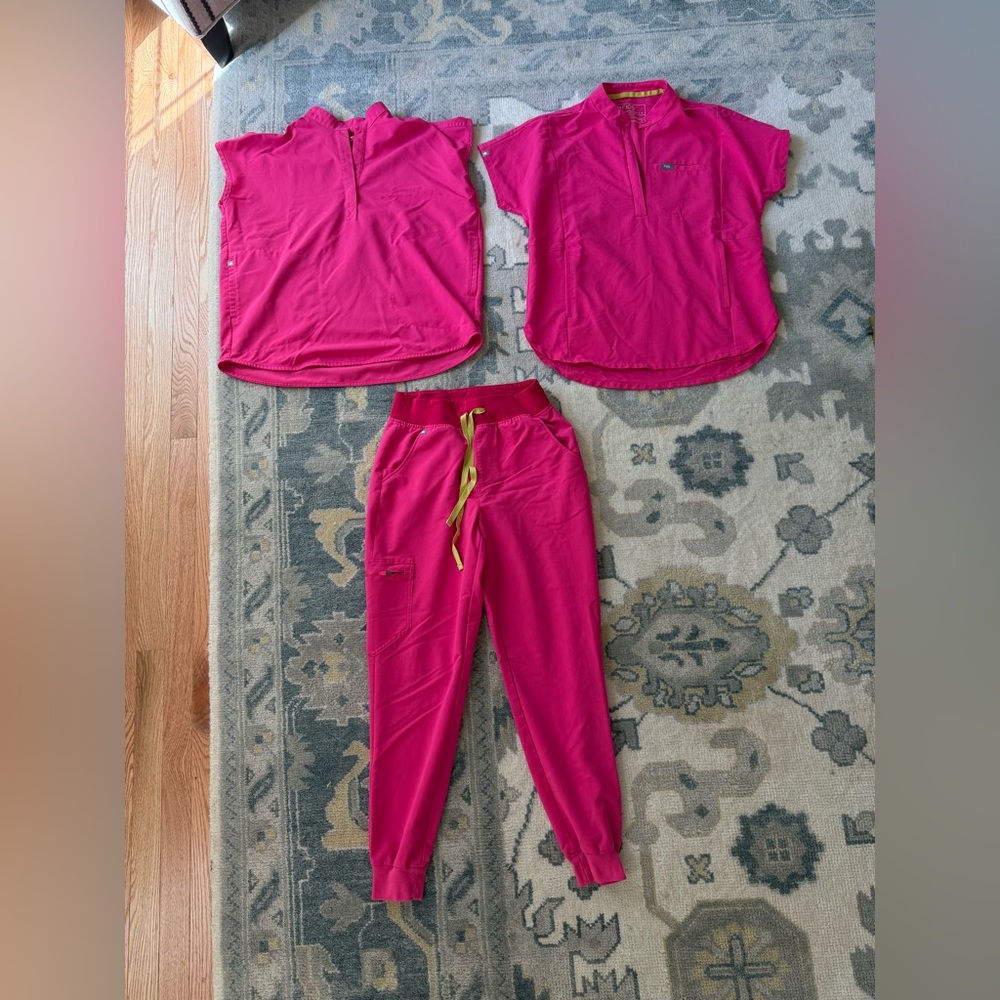 Pink Figs Set, 2 scrub tops, 1 jogger - all size S